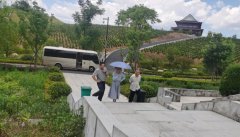 <b>不畏炎暑，参观领导促提升</b>