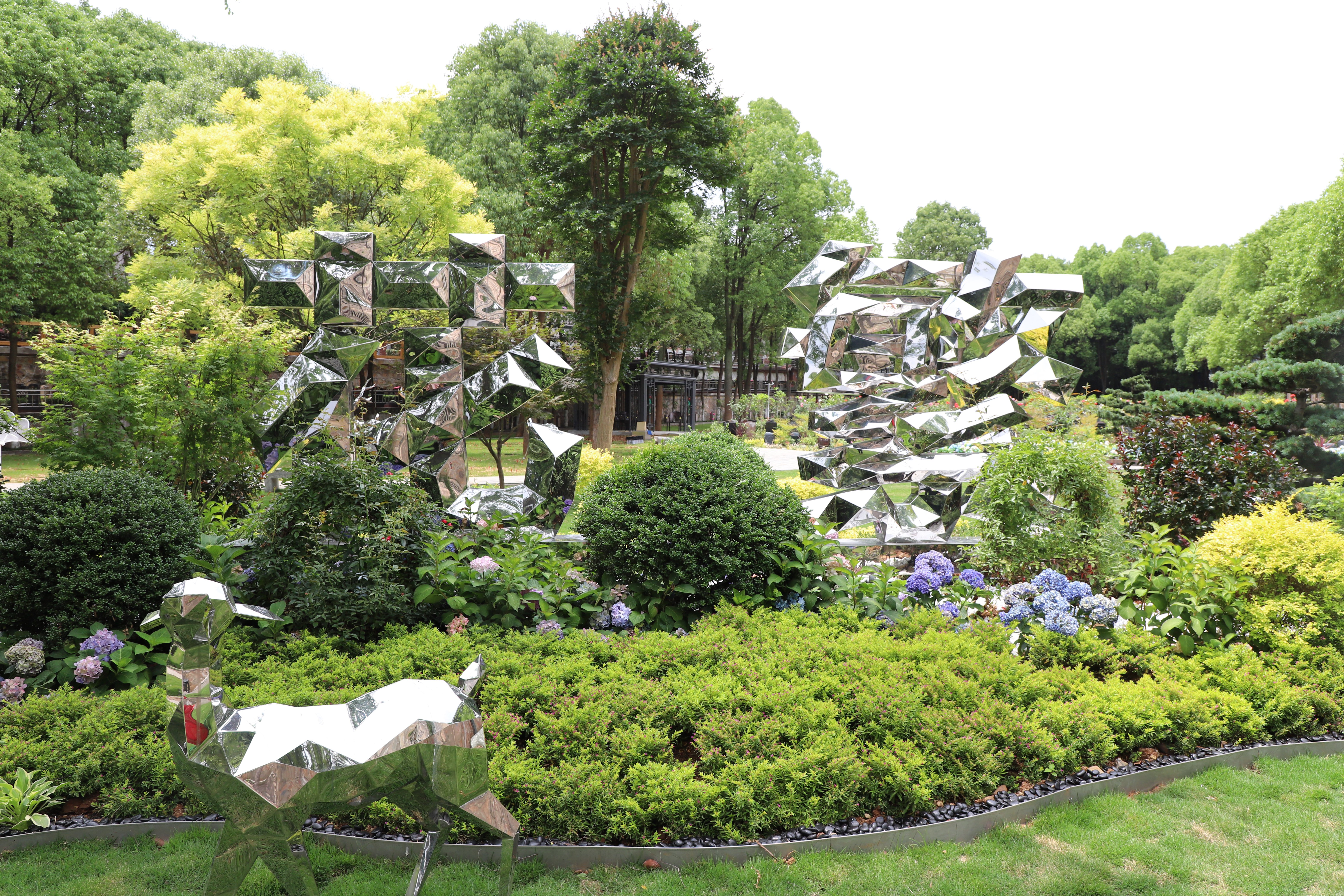 南京功德园：生态与文化的美满融合，让性命在繁花中永恒