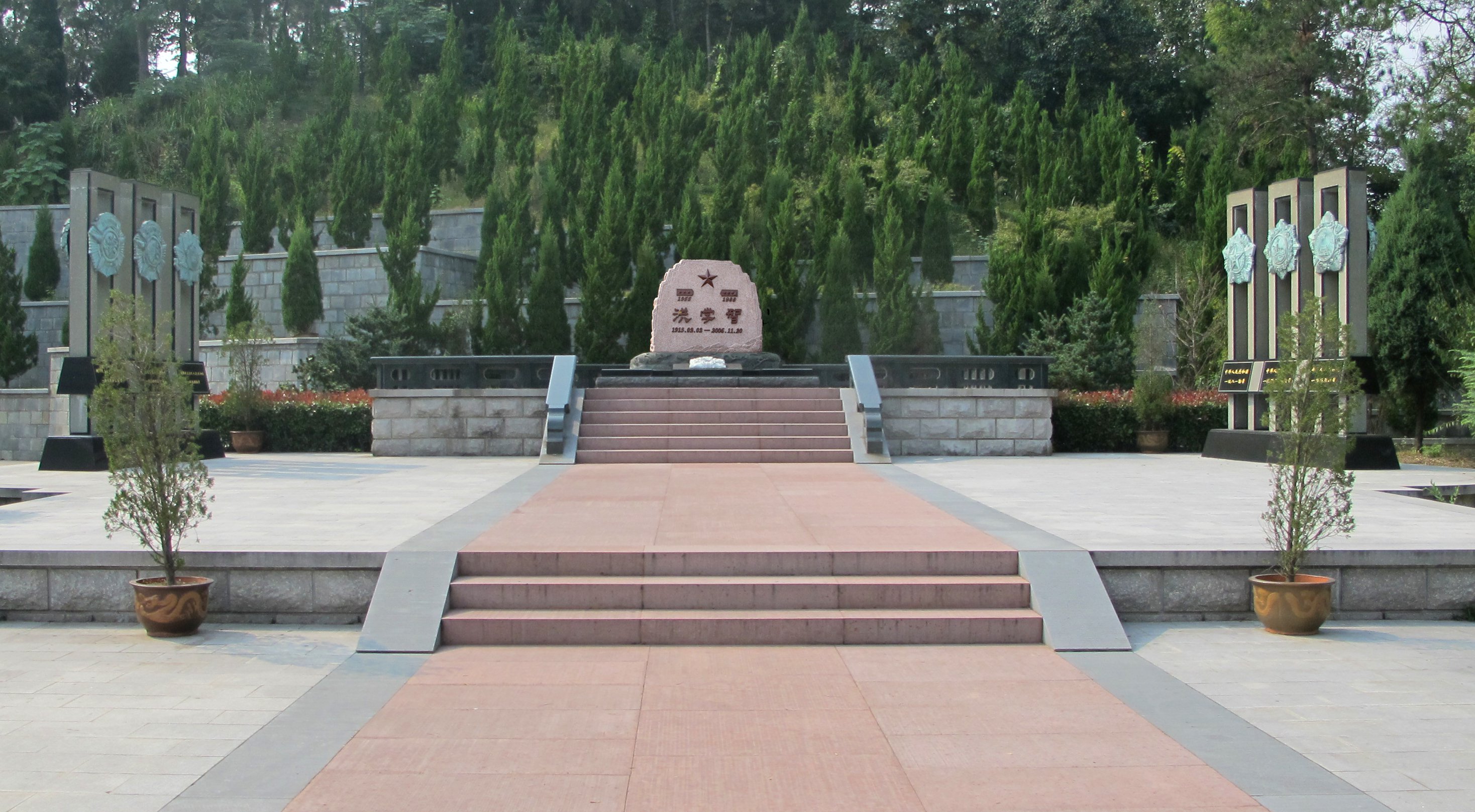 为什么墓园必要红色文化？